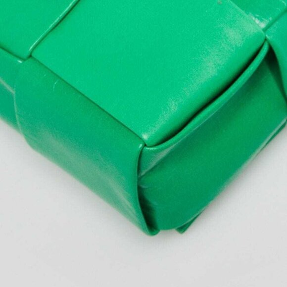 Bottega Veneta Parakeet Green Leather Maxi Weave Candy Cassette Crossbody Bag - Picture 4 of 9